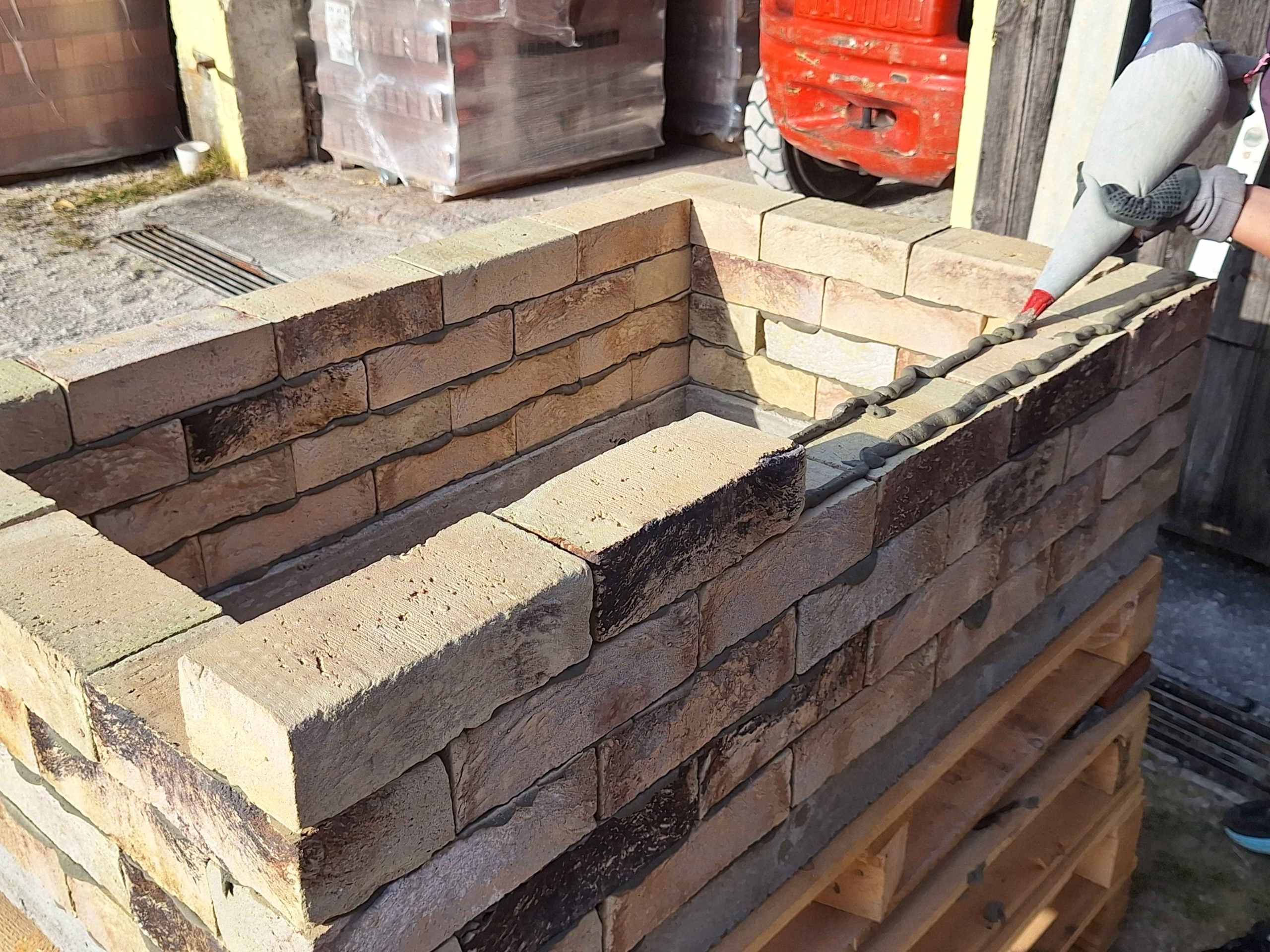 Hochbeet Klebemörtel auftragen