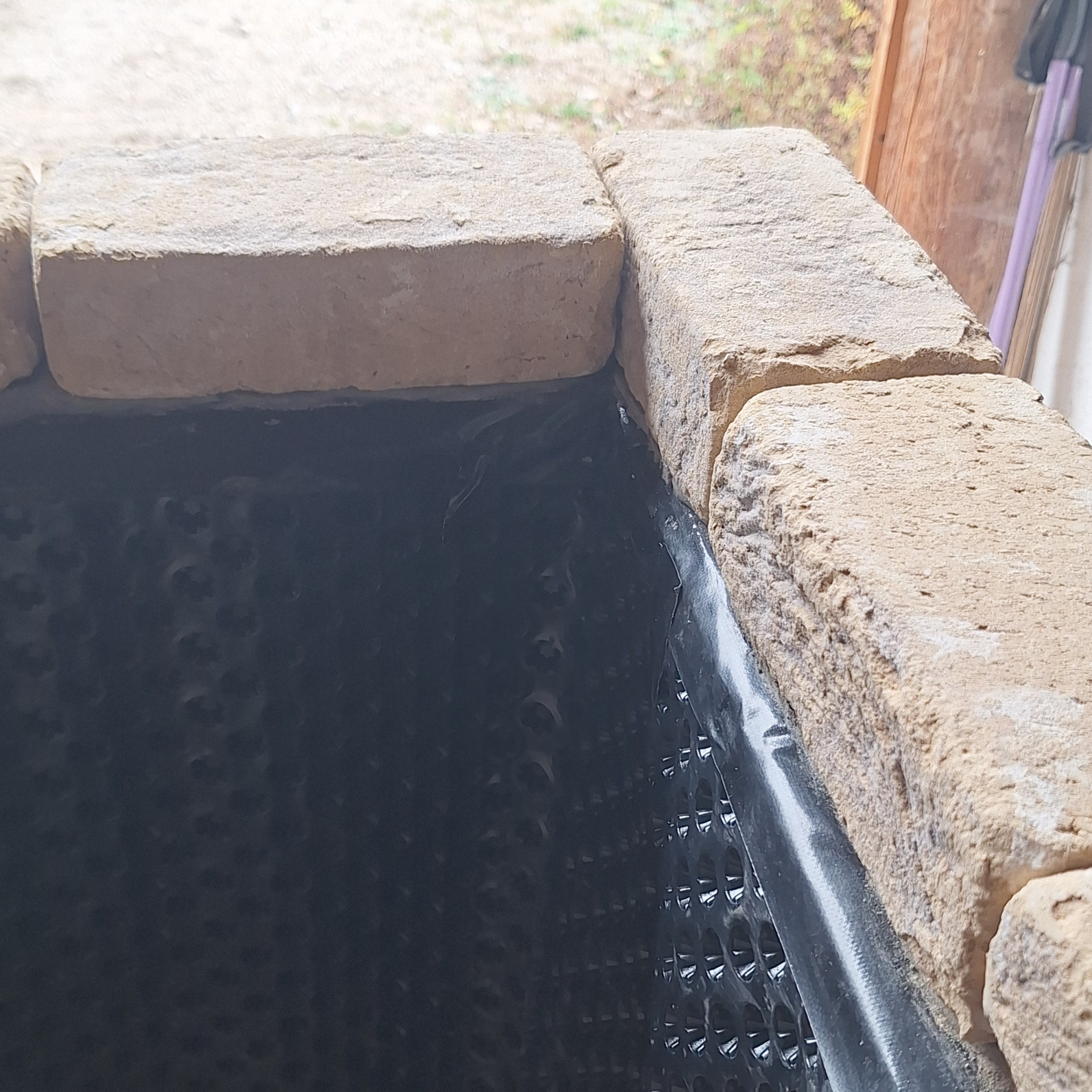 Hochbeet Noppenbahn einkleben 2